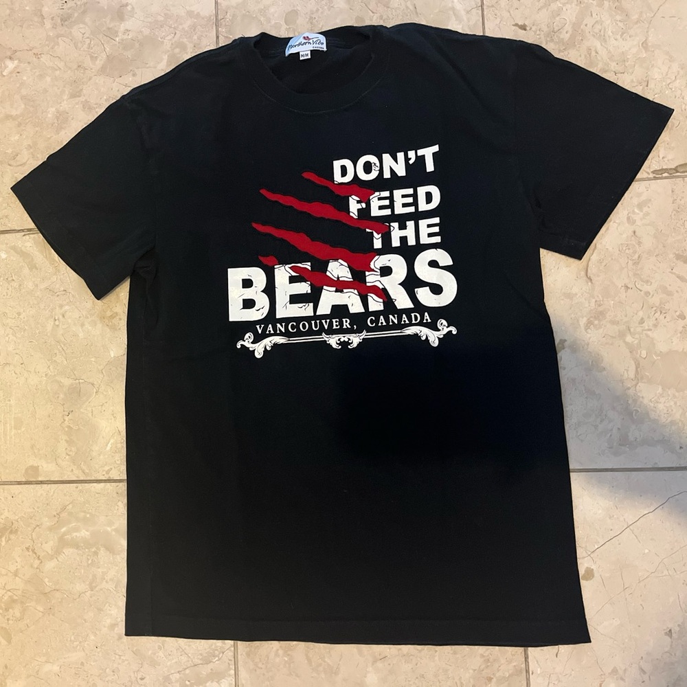 LIKE NEW SOUVENIR Vancouver, Canada Vintage T-Shirt Don’t Feed The Bears Medium